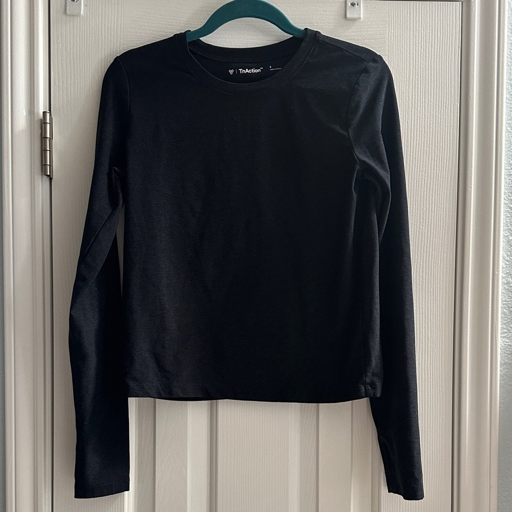 Aritzia TnAction Black Long Sleeve Tee Crewneck Women’s Small Basic Casual